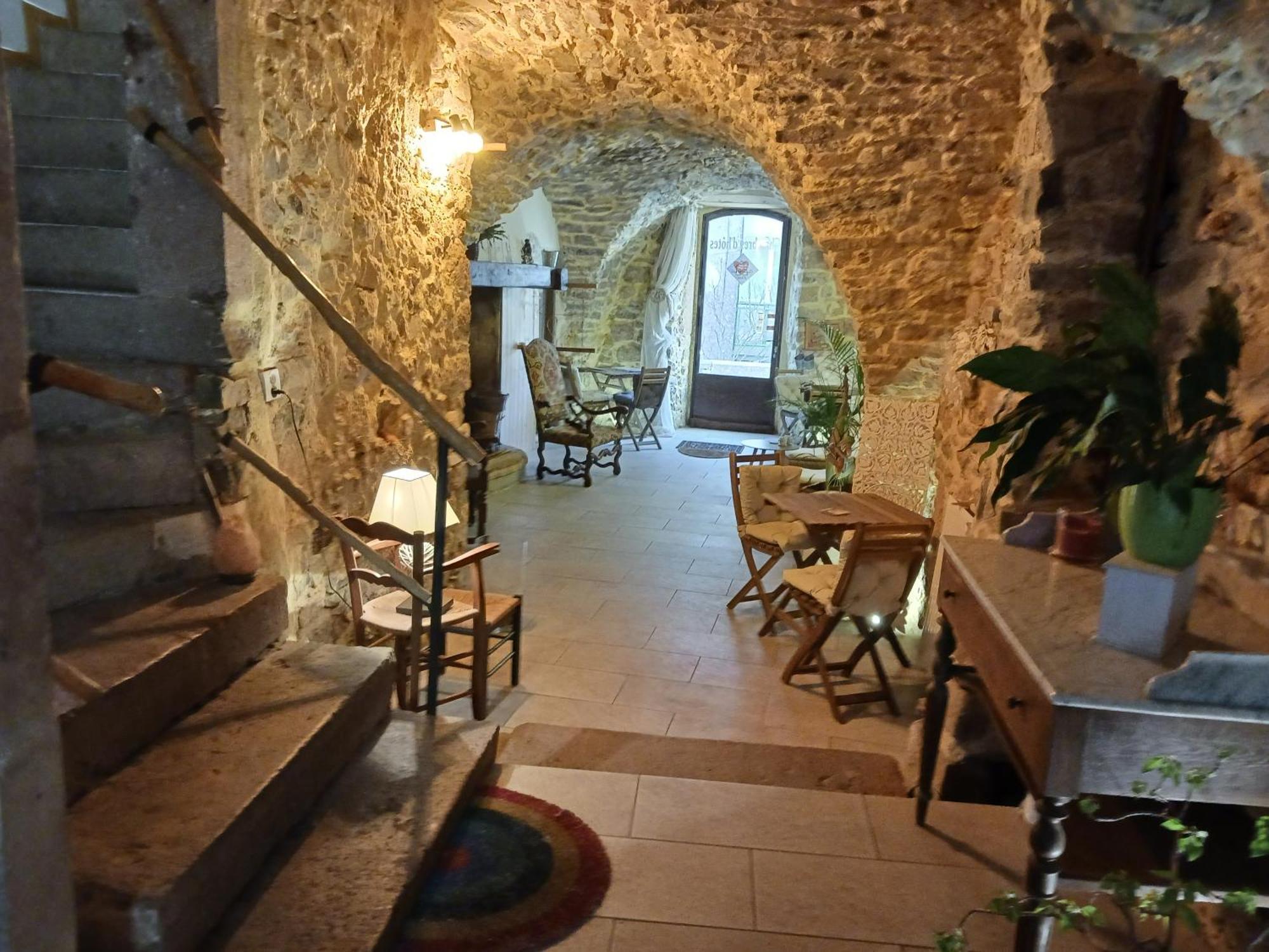 Au Coeur Du Caylar Bed and Breakfast Le Caylar Eksteriør billede